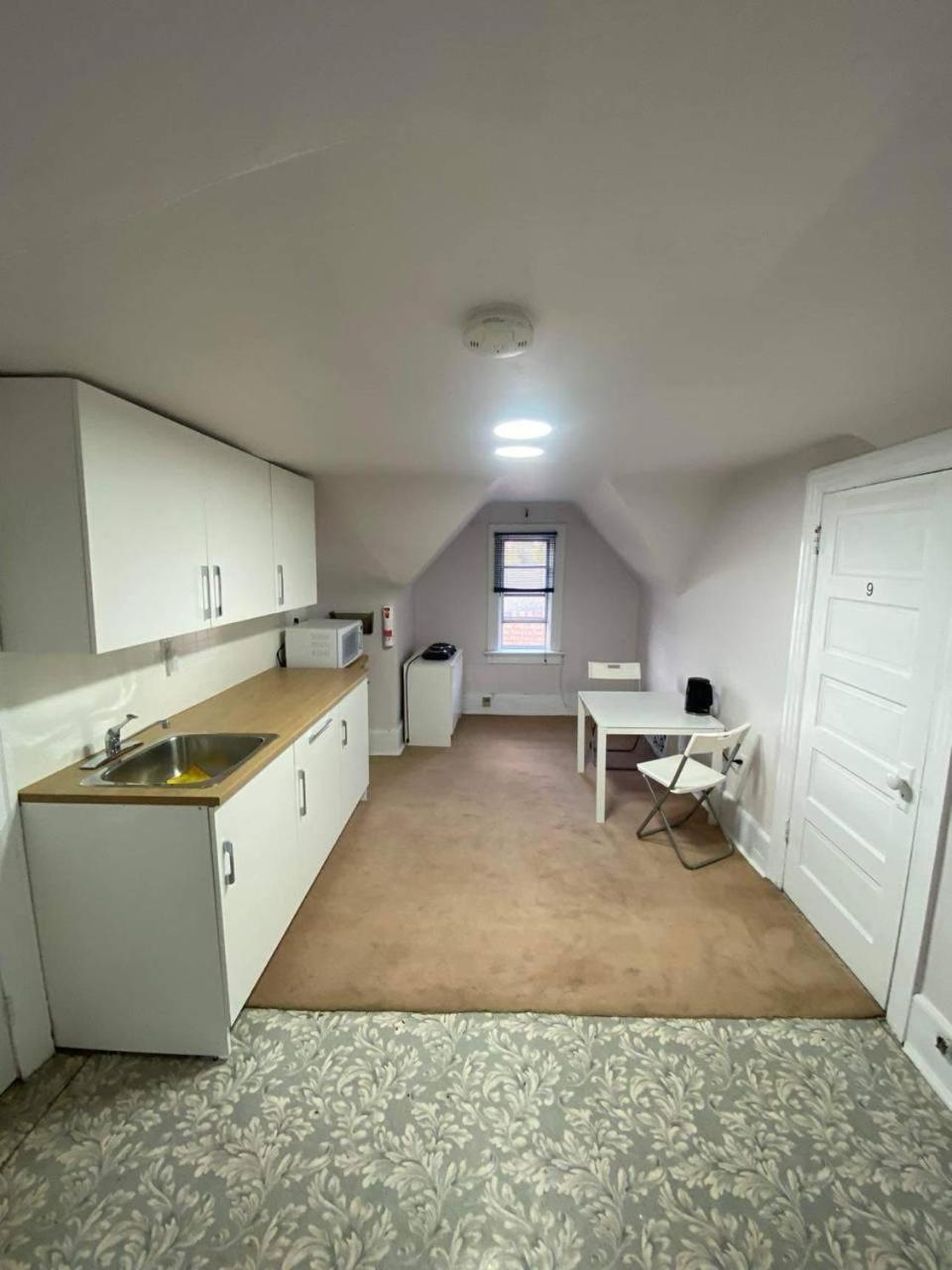 Rooms Available Downtown Winnipeg Exterior foto